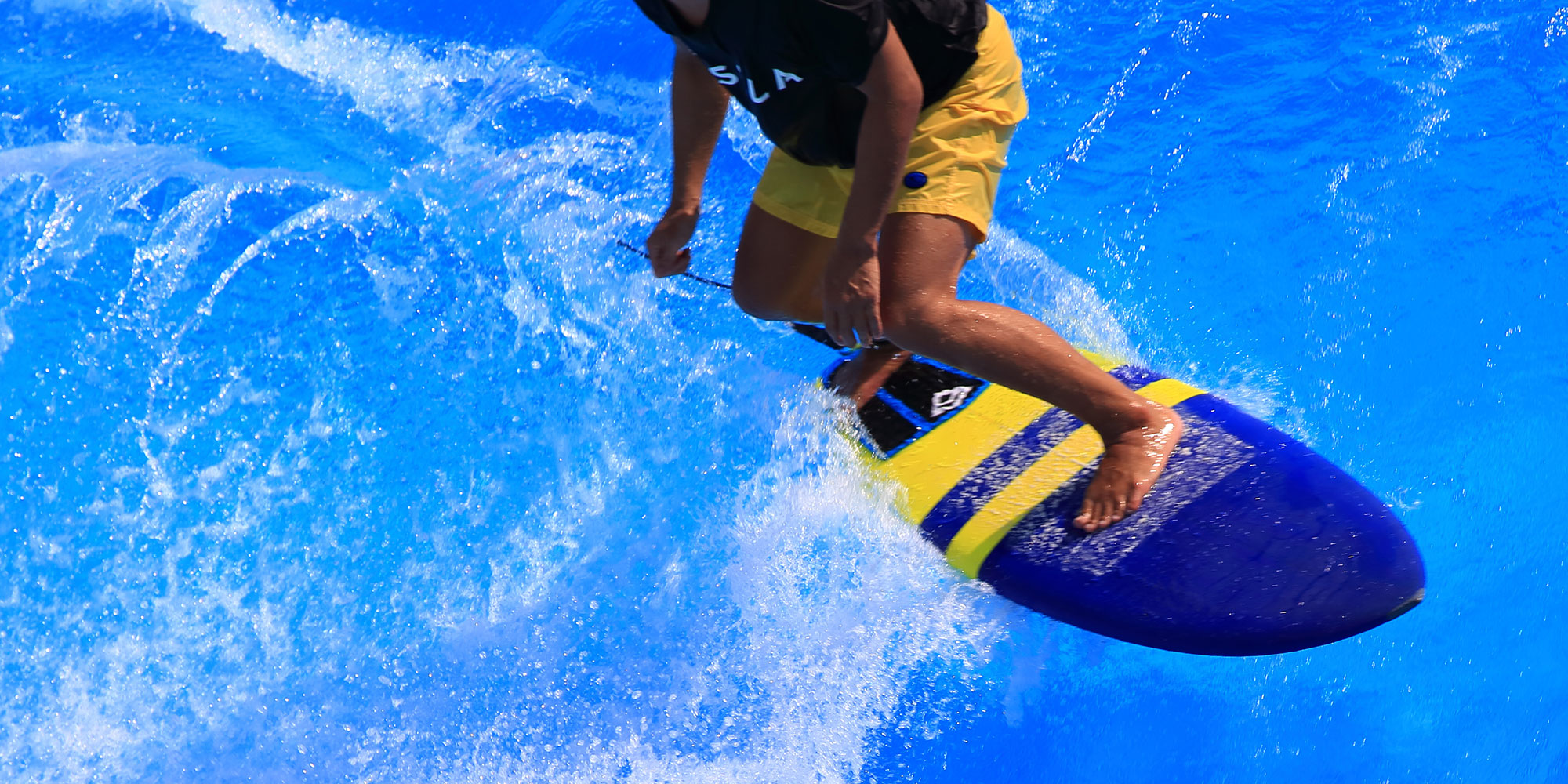 Indoor Surfing für den JGA in Berlin / Indoor surfing for the hen party or stag do in Berlin