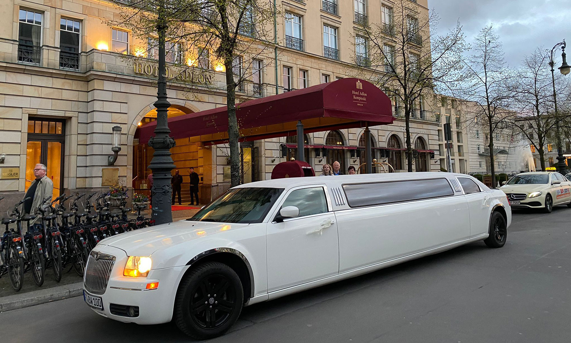 Chrysler Stretchlimo für den JGA in Berlin / Chrysler stretch limousine for the hen party or stag do in Berlin