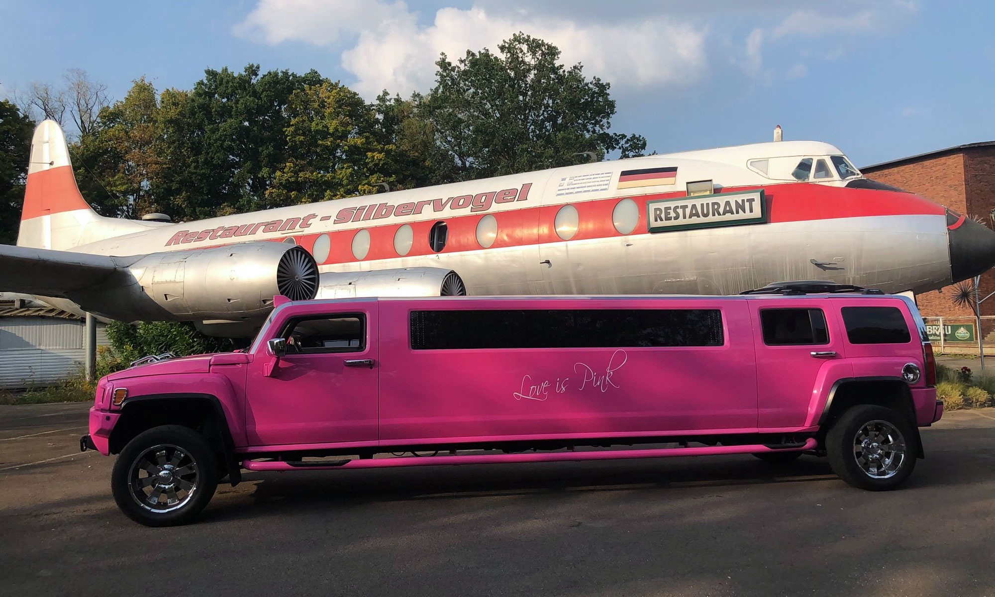 Pink Stretchlimo für den JGA in Hannover / Pink stretch limousine for the hen party in Hanover