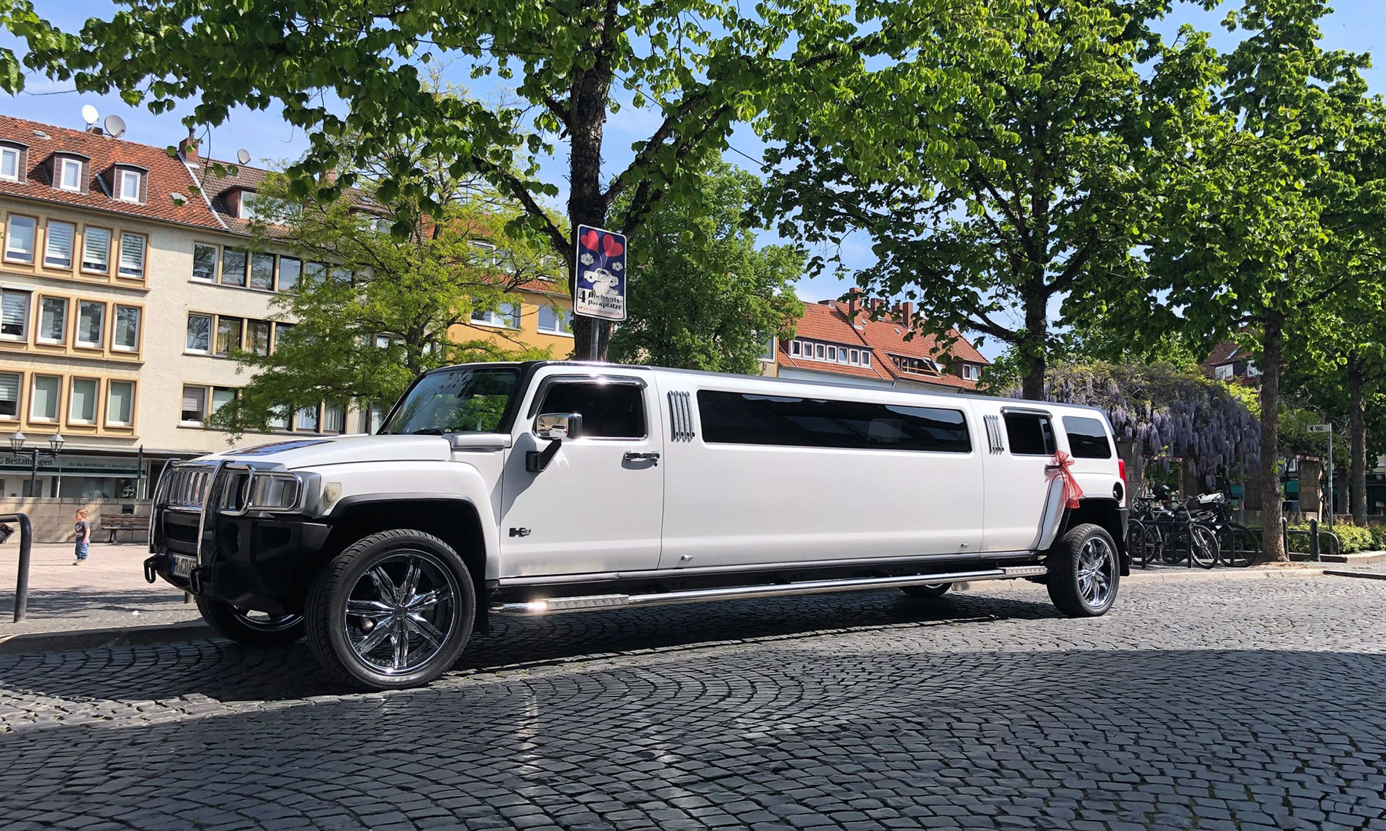 Hummer Stretchlimo für den JGA in Hannover / Hummer stretch limousine for the hen party or stag do in Hanover