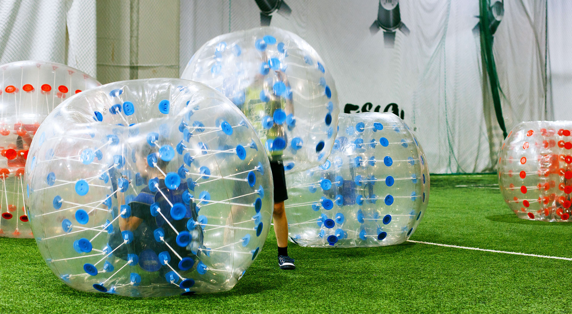 Bubble-Fußball für den JGA in Köln / Bubble soccer for the hen party or stag do in Cologne