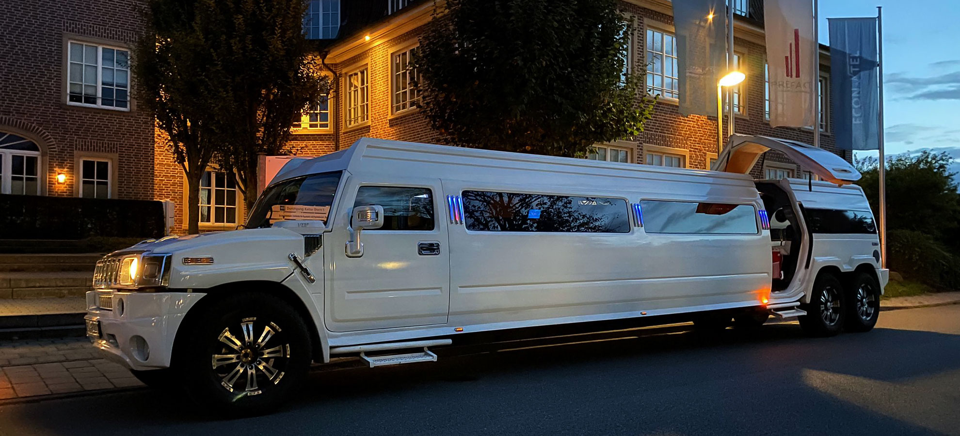 Hummer H2 Phantom Tandem Stretchlimo für den JGA in Köln / Hummer H2 Phantom Tandem stretch limousine for the hen party or stag do in Cologne