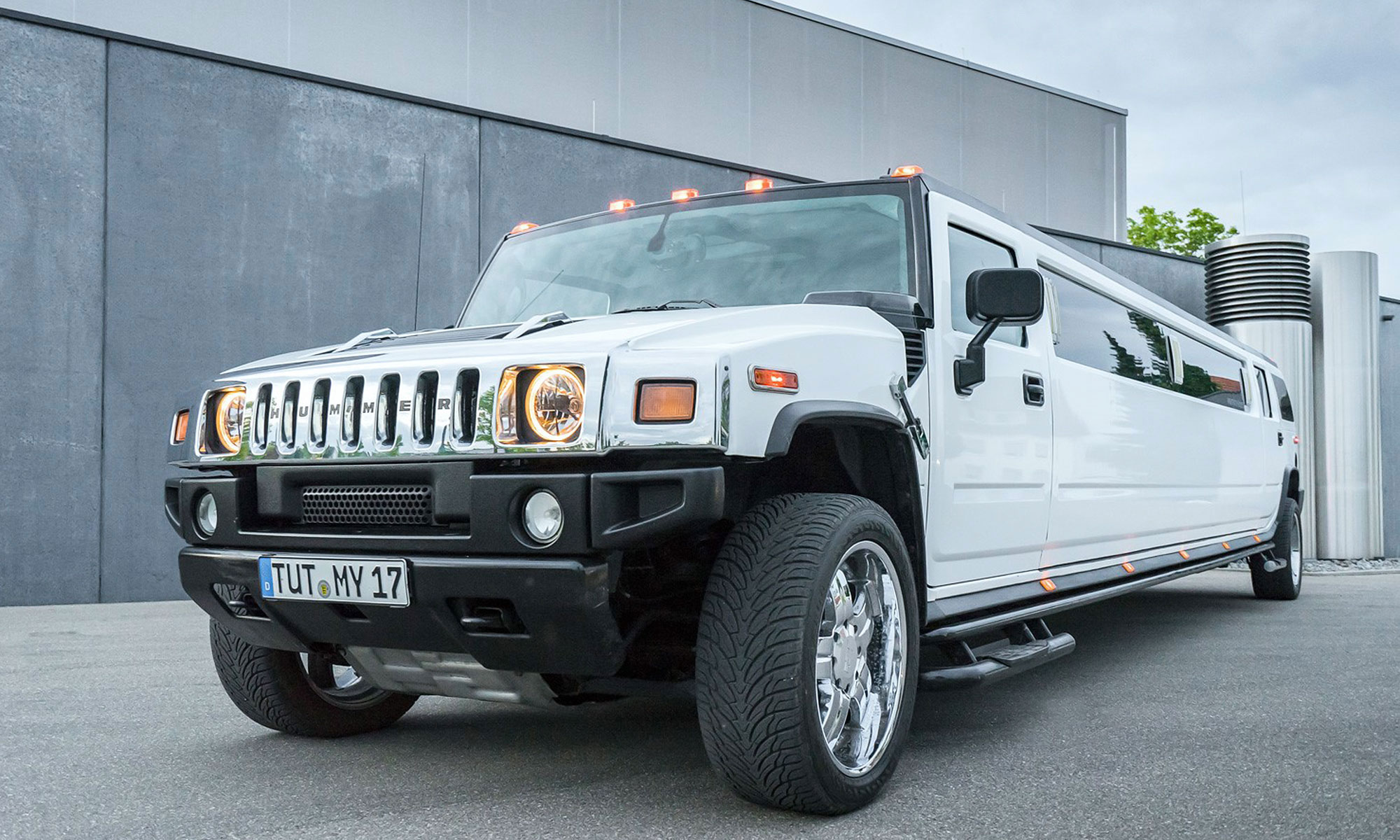 XXL Hummer Stretchlimousine für den JGA in Köln / XXL Hummer stretch limousine for the hen party or stag do in Cologne