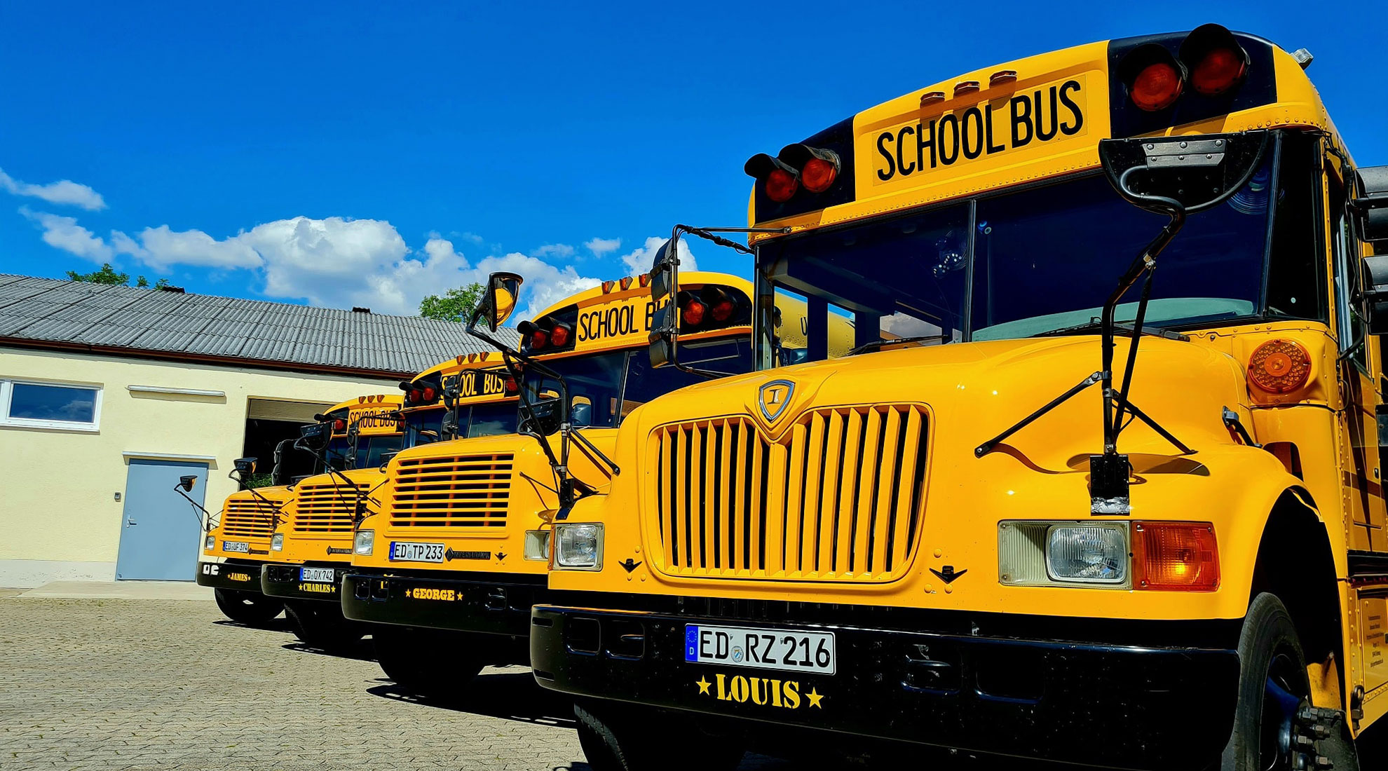 US-Schulbus für den JGA in München / US school bus for the hen party or stag do in Munich