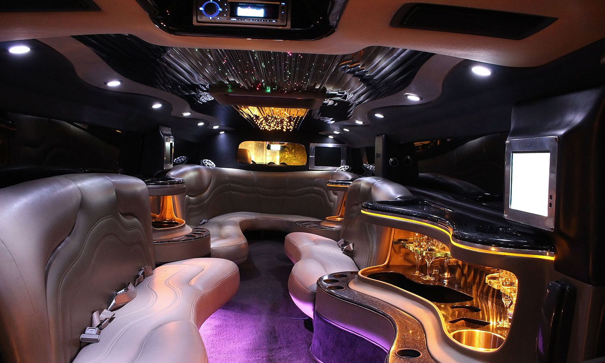 Hummer Stretchlimo für den JGA in München / Hummer stretch limousine for the hen party or stag do in Munich