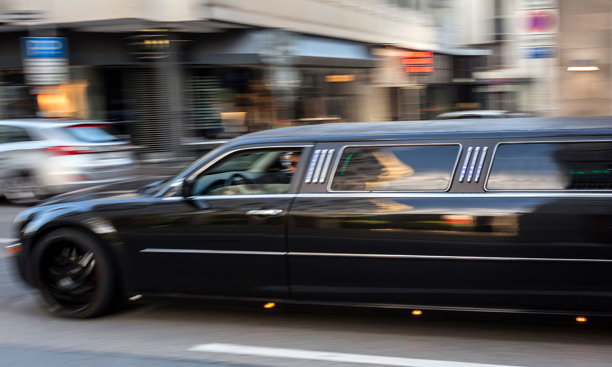 Lincoln Stretchlimo für den JGA in Stuttgart / Lincoln stretch limousine for the hen party or stag do in Stuttgart