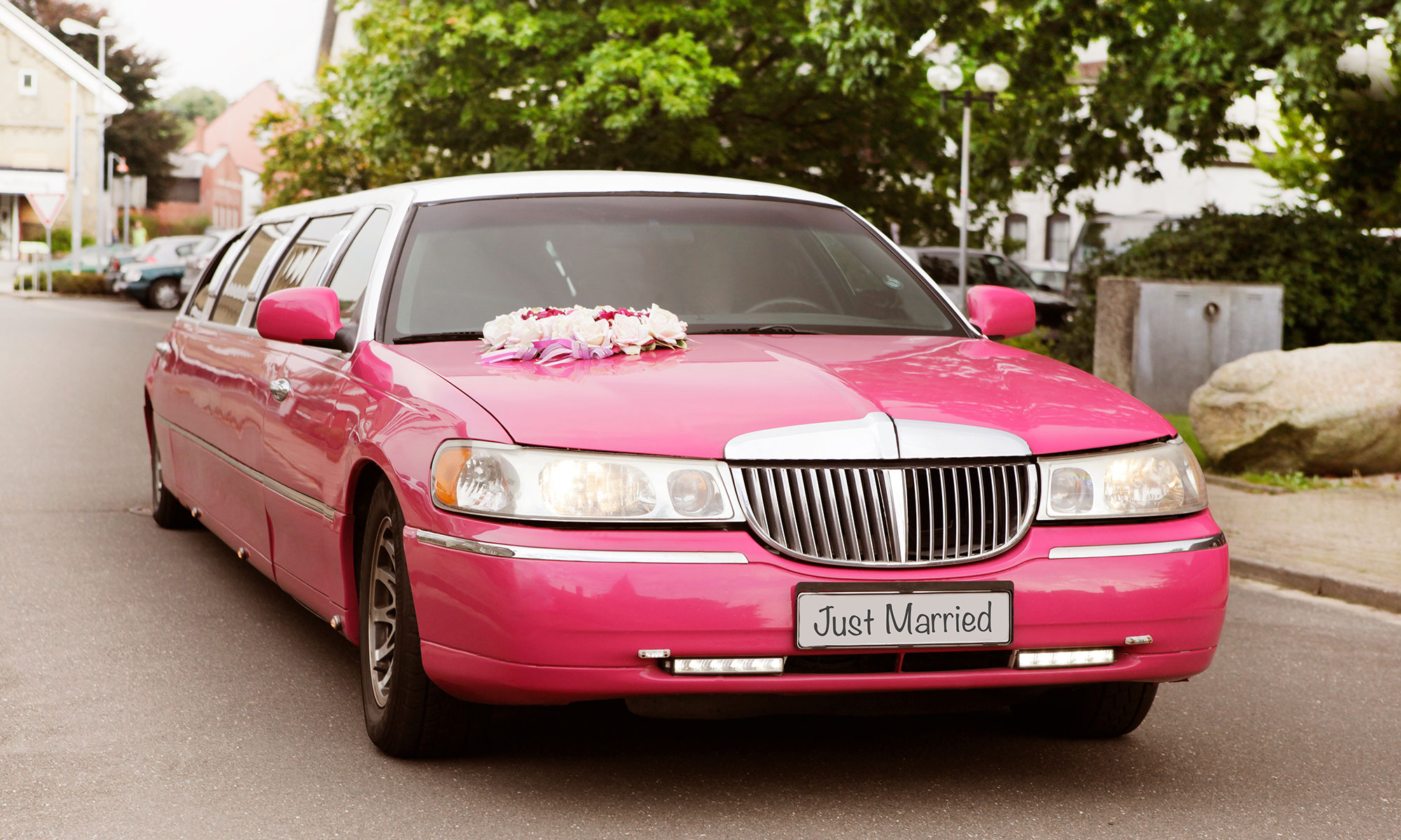 Pinke Stretchlimo für den JGA in Stuttgart / Pink stretch limousine for the hen party in Stuttgart