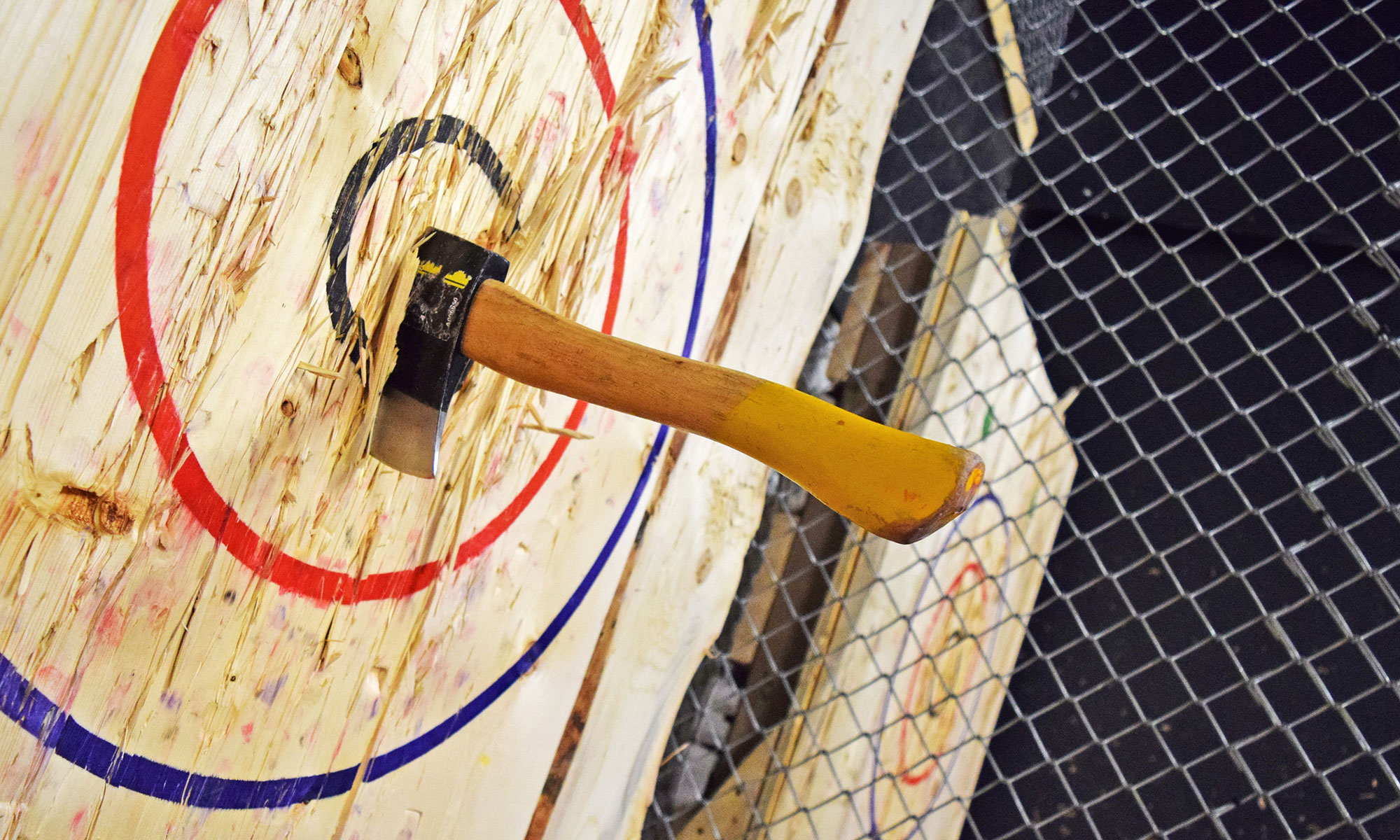 Axtwerfen / Axe throwing