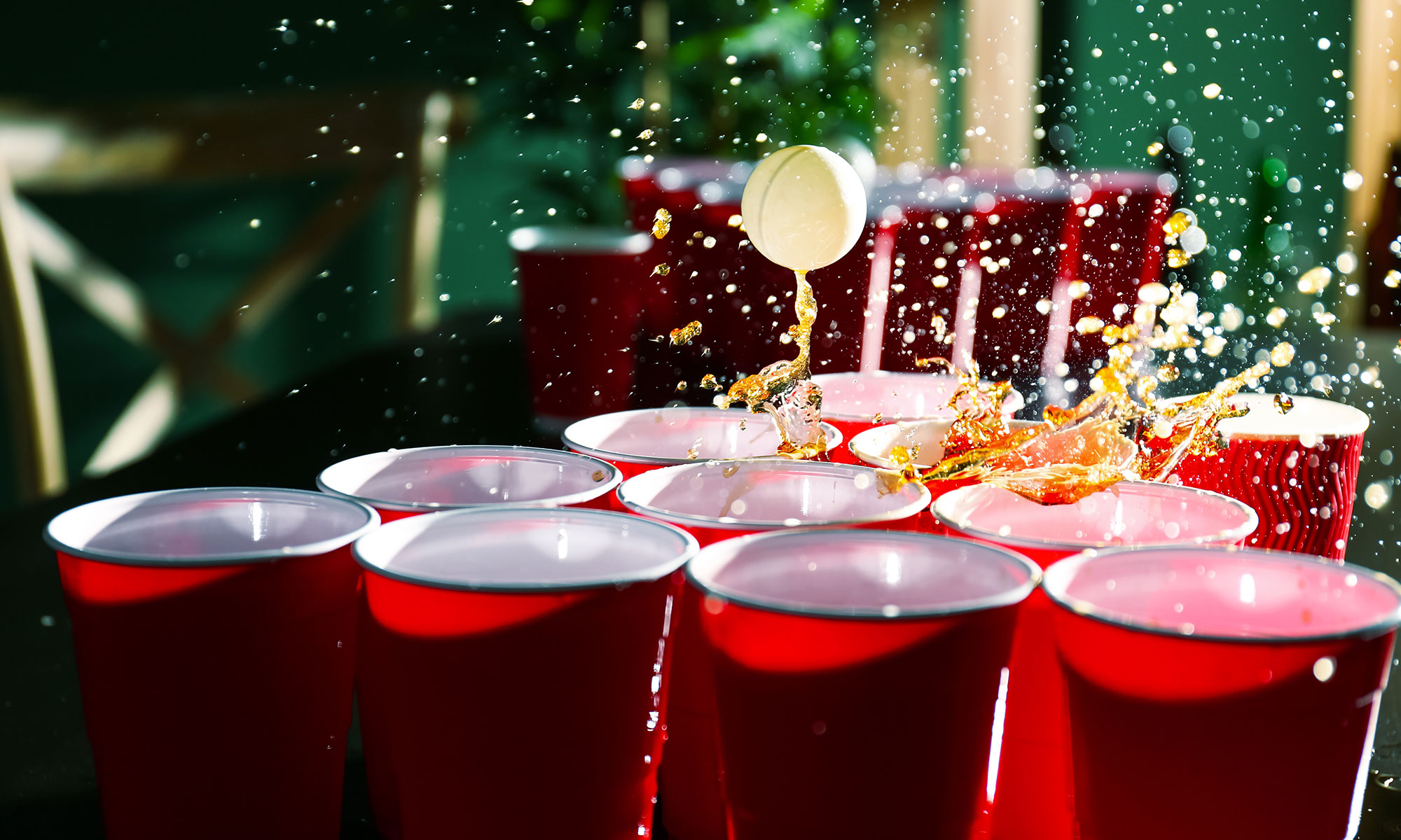 Prosecco Pong spielen / Play prosecco pong