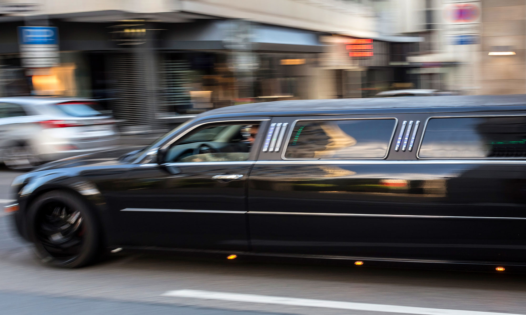 Stretchlimousine mieten / Rent a stretch limousine