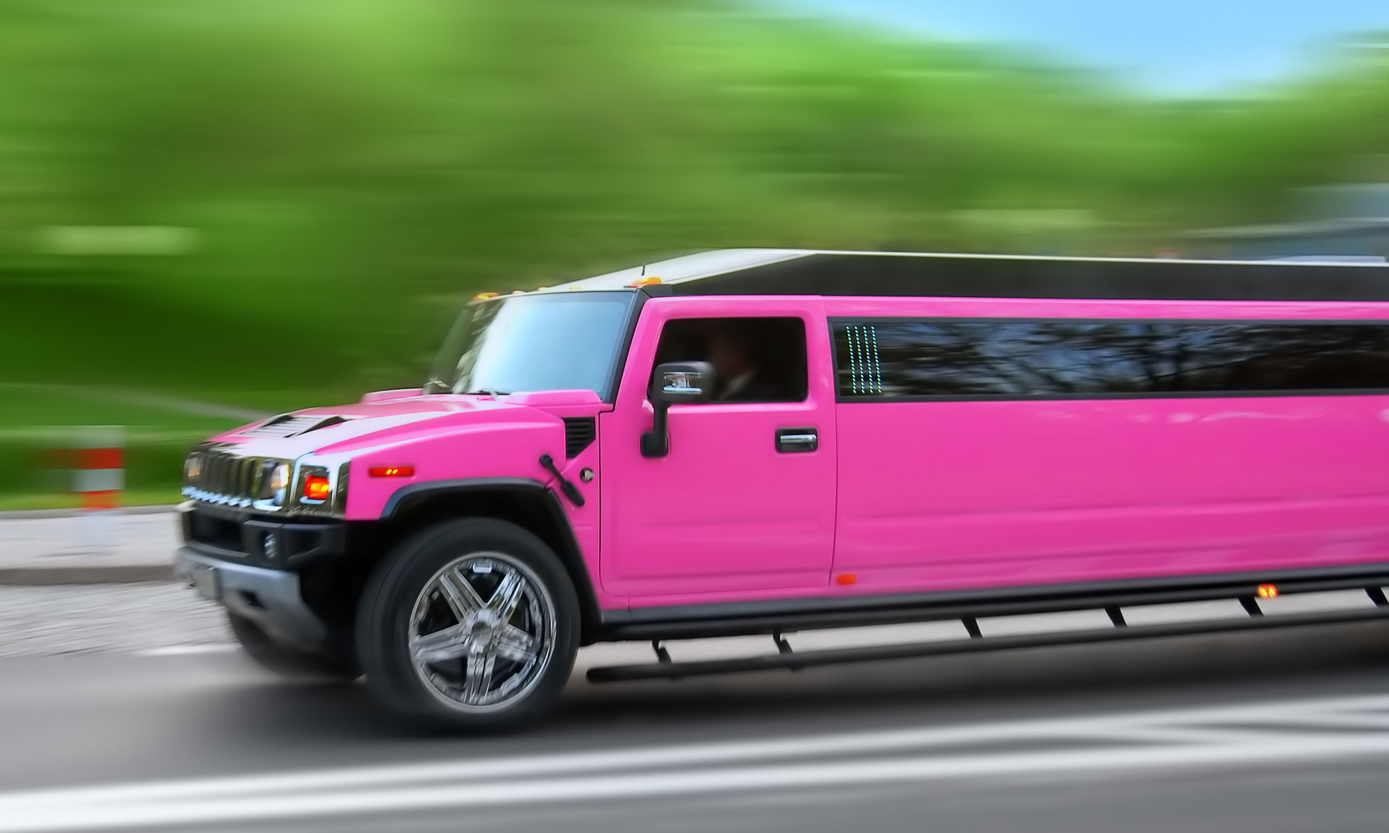 Pinke Stretchlimousine mieten / Rent a pink stretch limousine